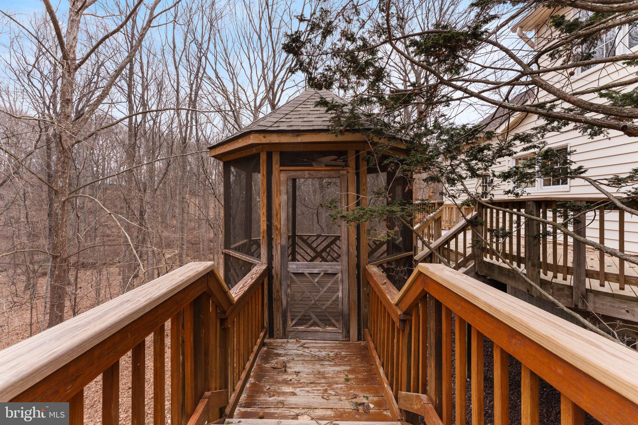 OAKTON MILL ESTATES - Residential