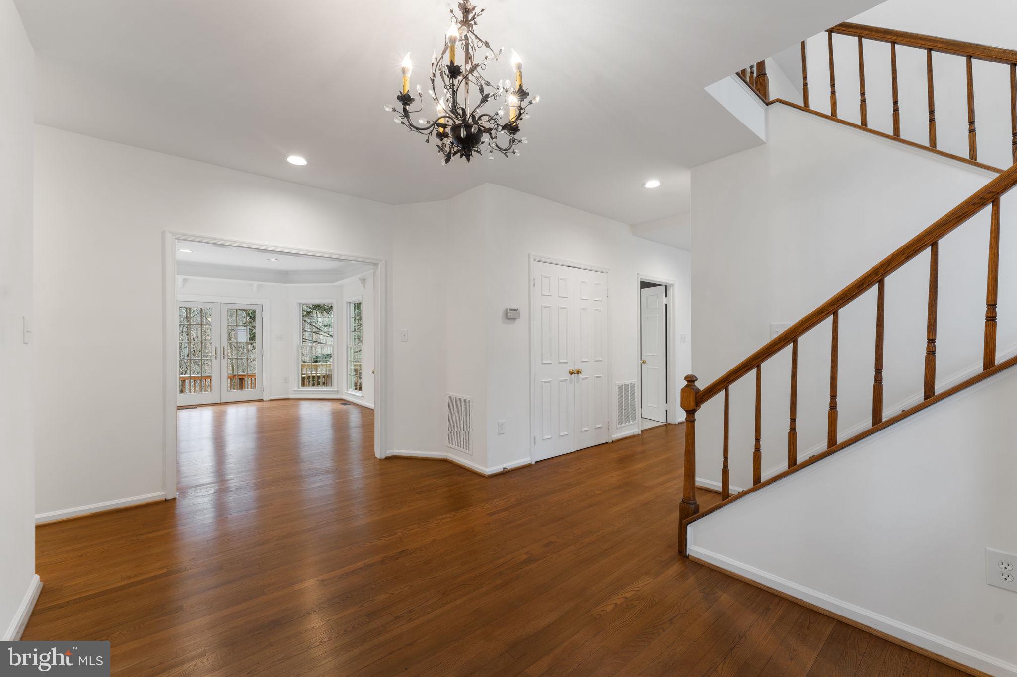 OAKTON MILL ESTATES - Residential