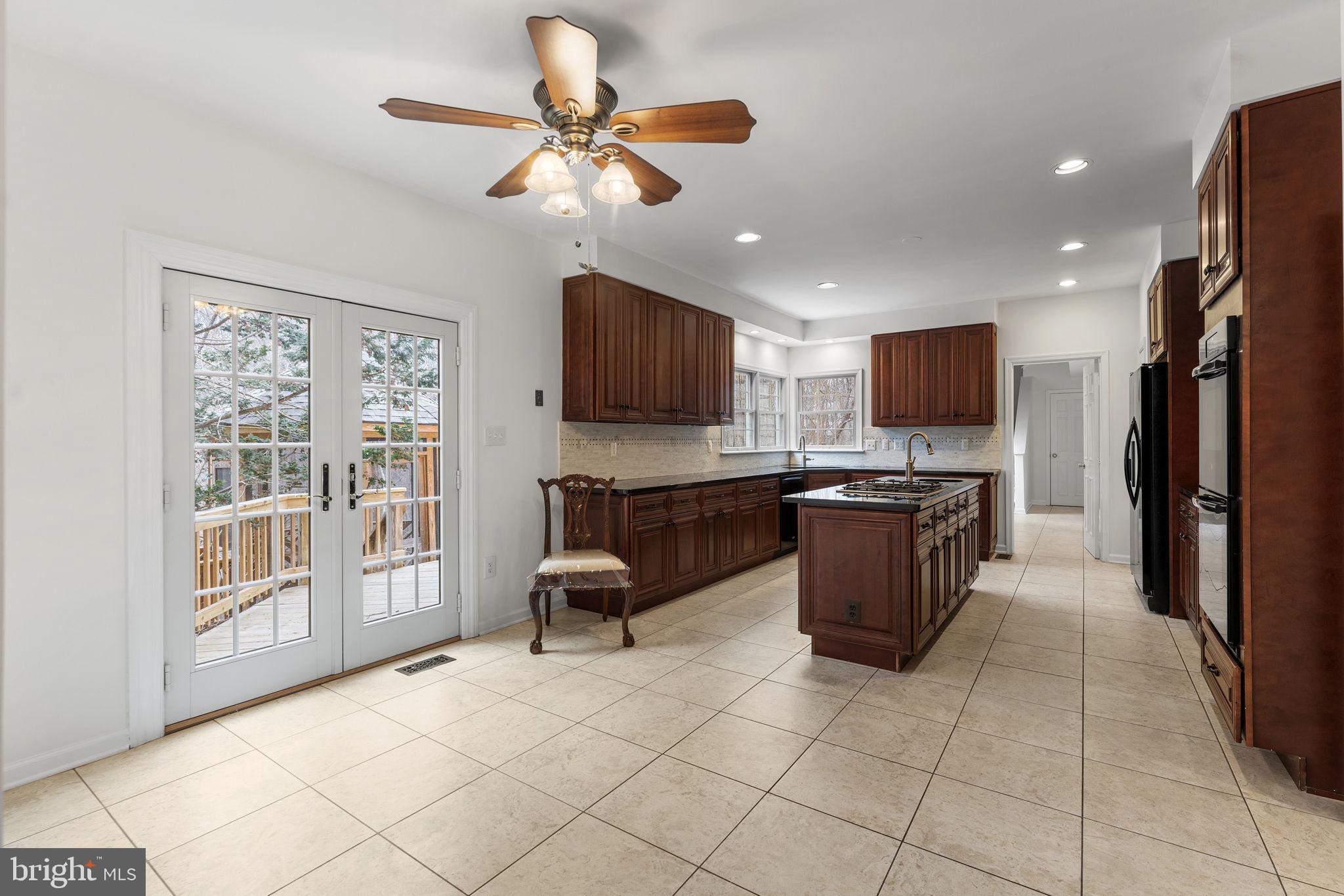 OAKTON MILL ESTATES - Residential