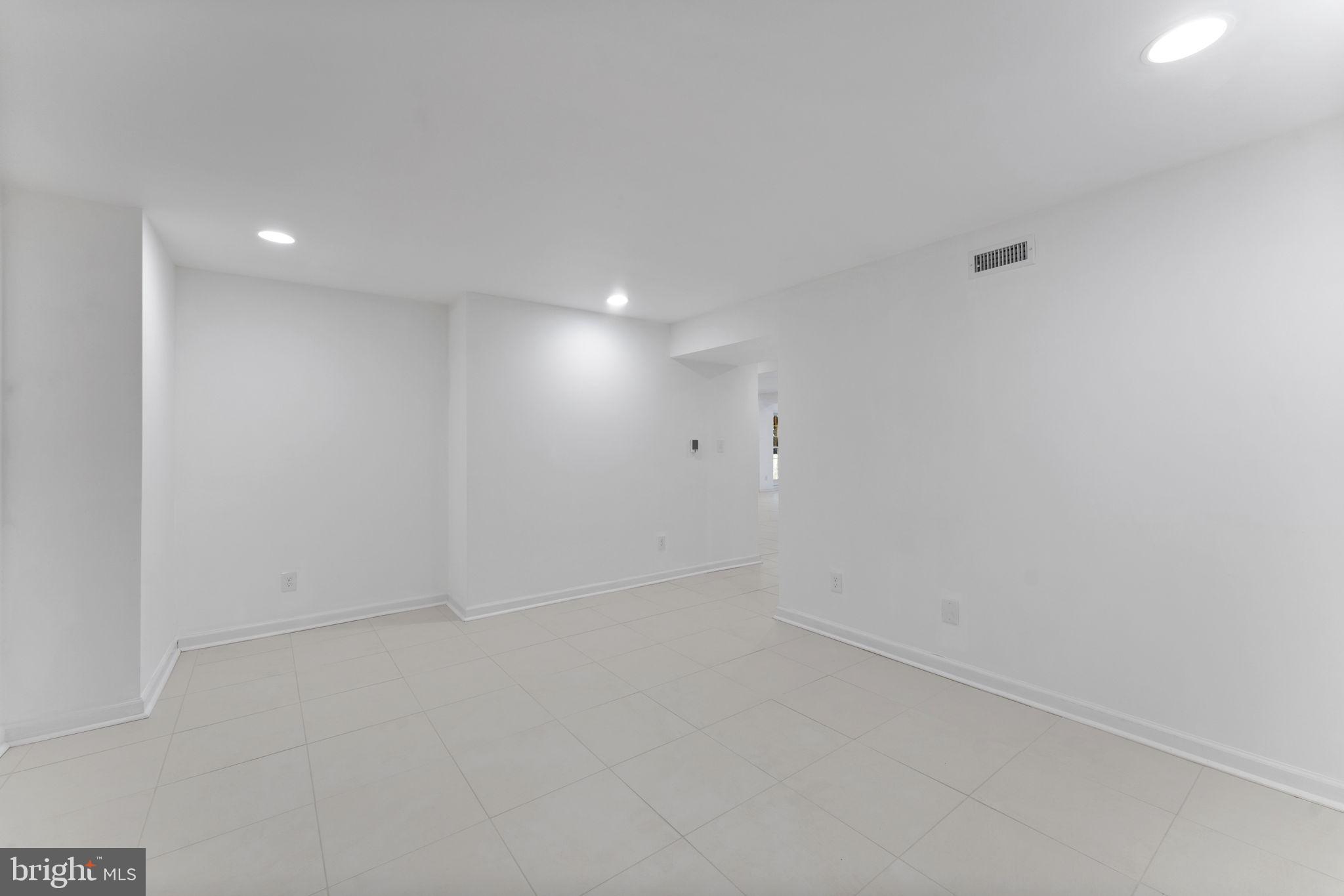 OAKTON MILL ESTATES - Residential