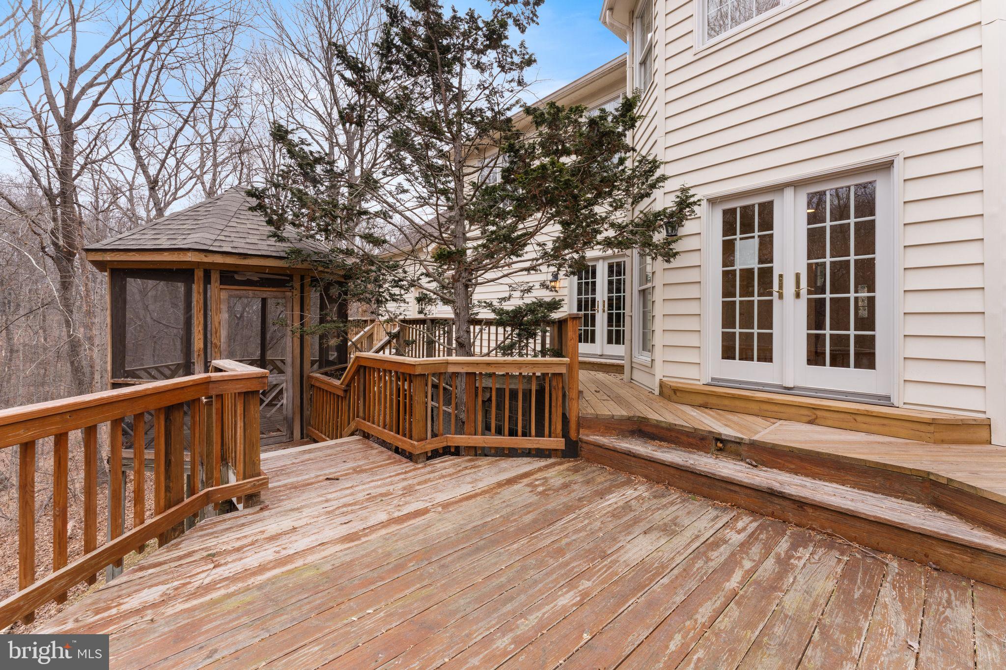 OAKTON MILL ESTATES - Residential