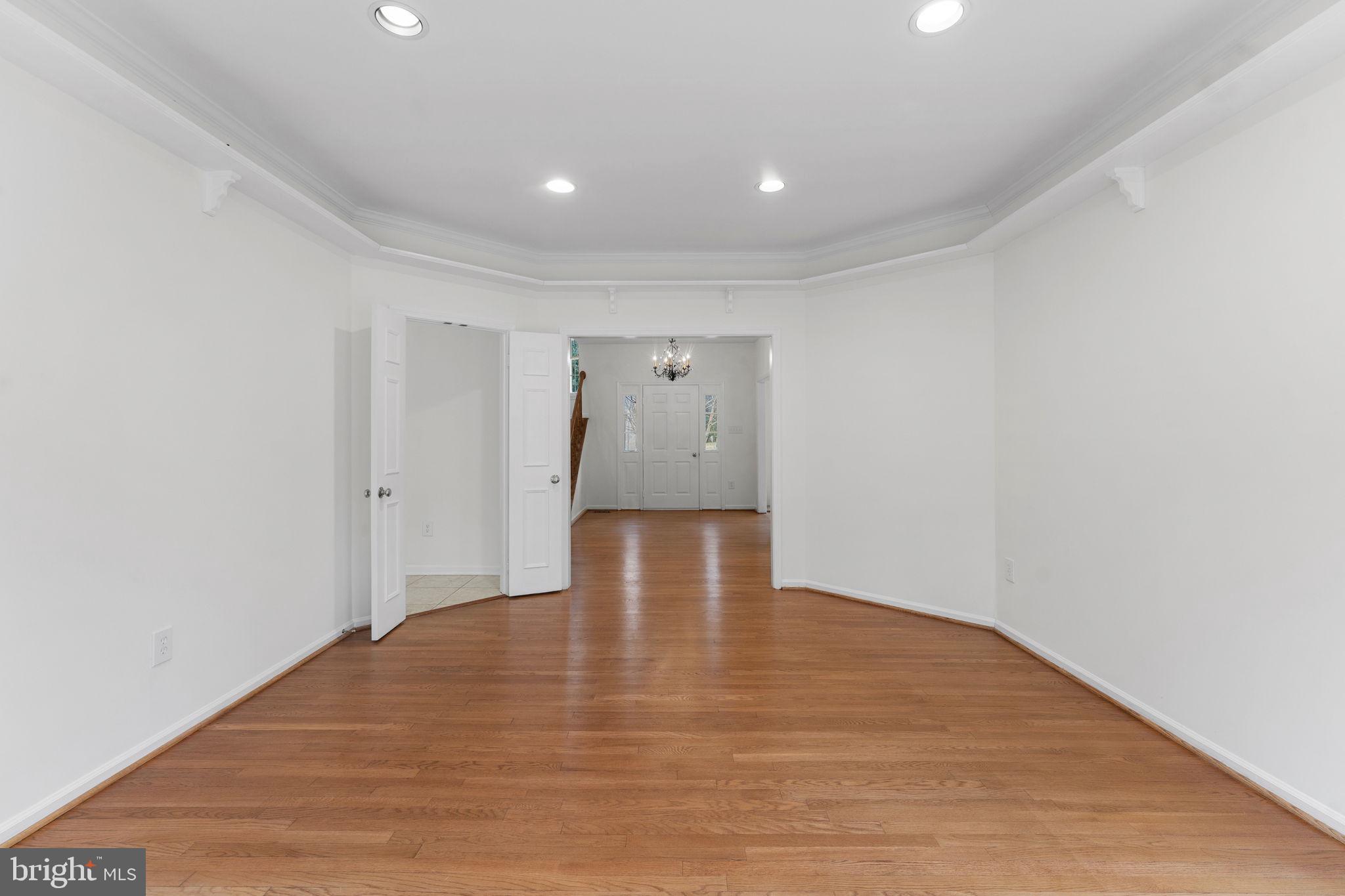 OAKTON MILL ESTATES - Residential