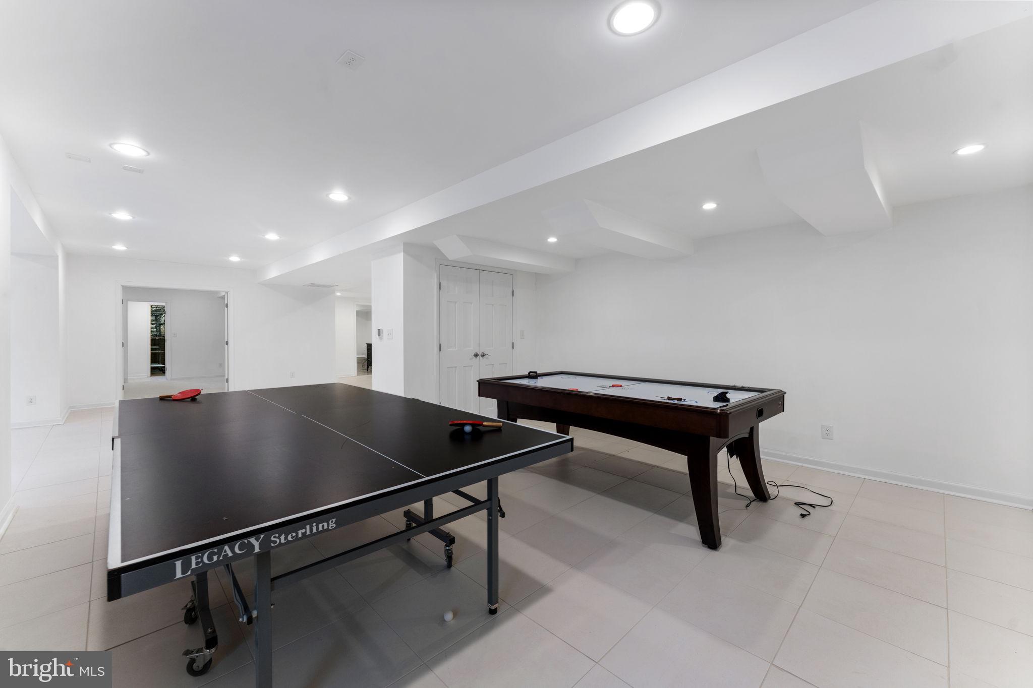 OAKTON MILL ESTATES - Residential