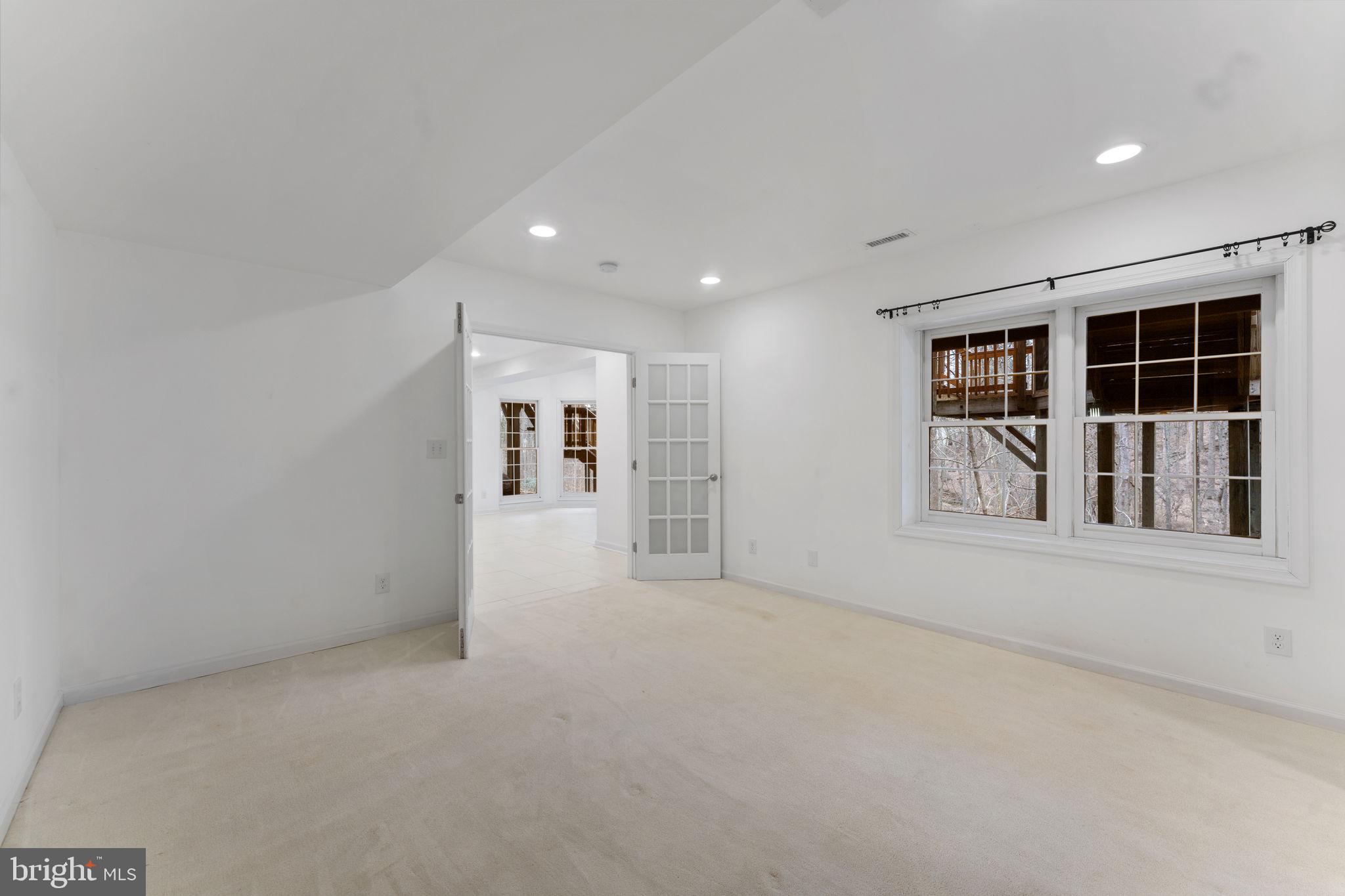 OAKTON MILL ESTATES - Residential