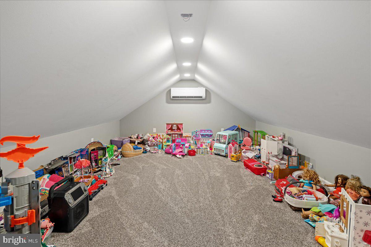 100 ACRE WOODS - Residential