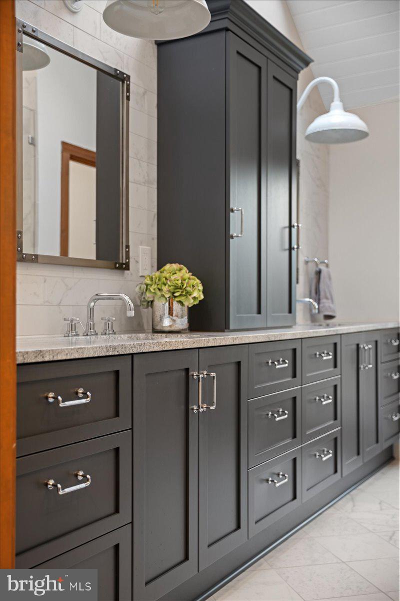 100 ACRE WOODS - Residential