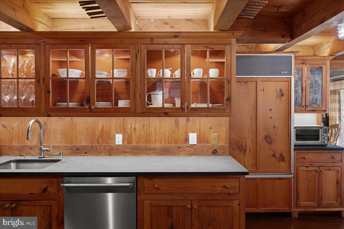 100 ACRE WOODS - Residential