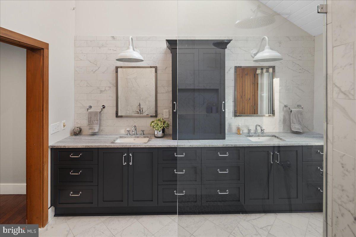 100 ACRE WOODS - Residential