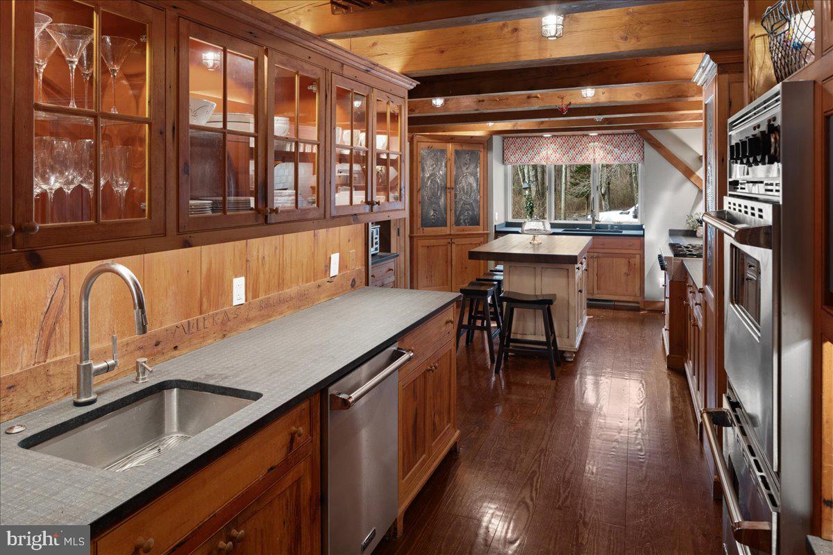 100 ACRE WOODS - Residential