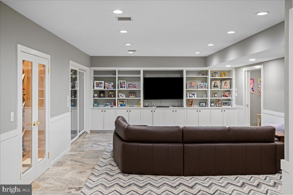 100 ACRE WOODS - Residential