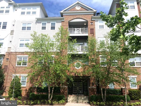 327 King Farm Boulevard Unit 401, Rockville, MD MLS: MDMC2167092