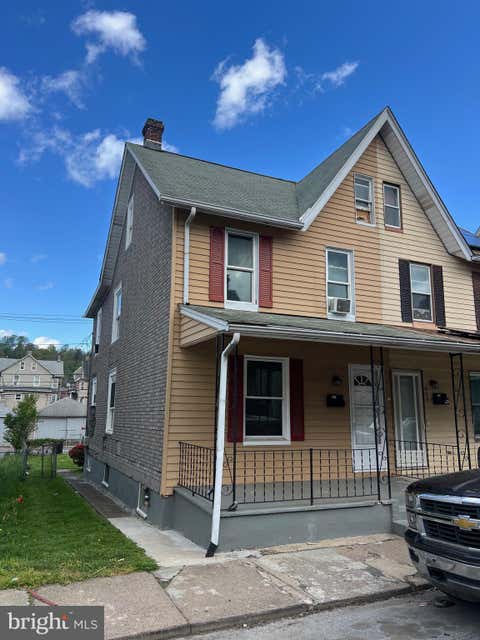 Townhouse For Sale - 623 Belmont Street<br/> COATESVILLE, PA 19320