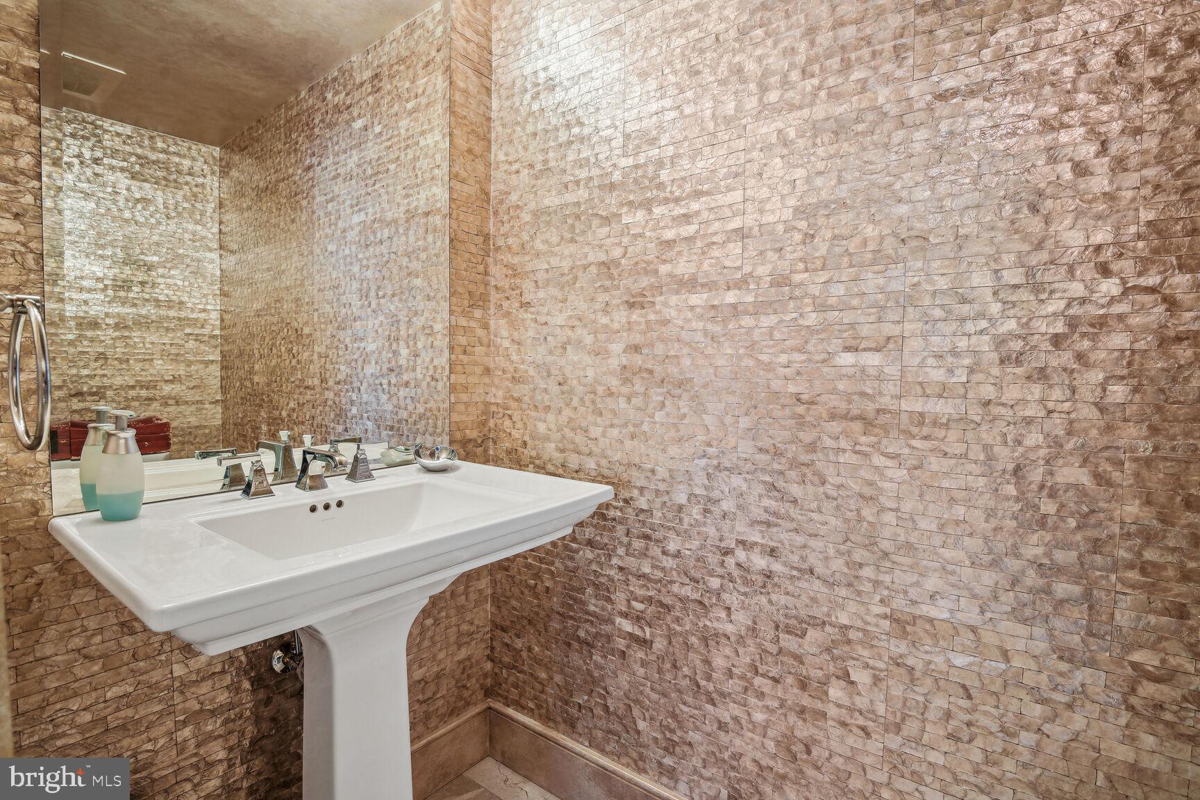 LIONSGATE - Residential