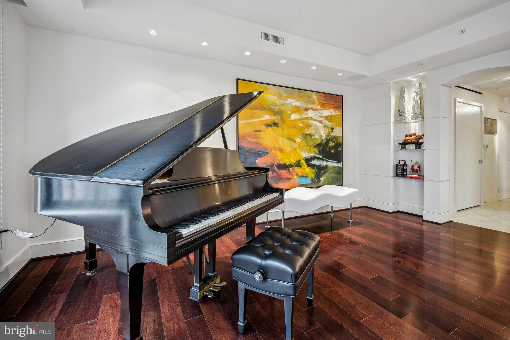 LIONSGATE - Residential