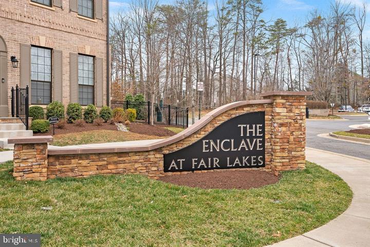 4432 FAIR LAKES COURT