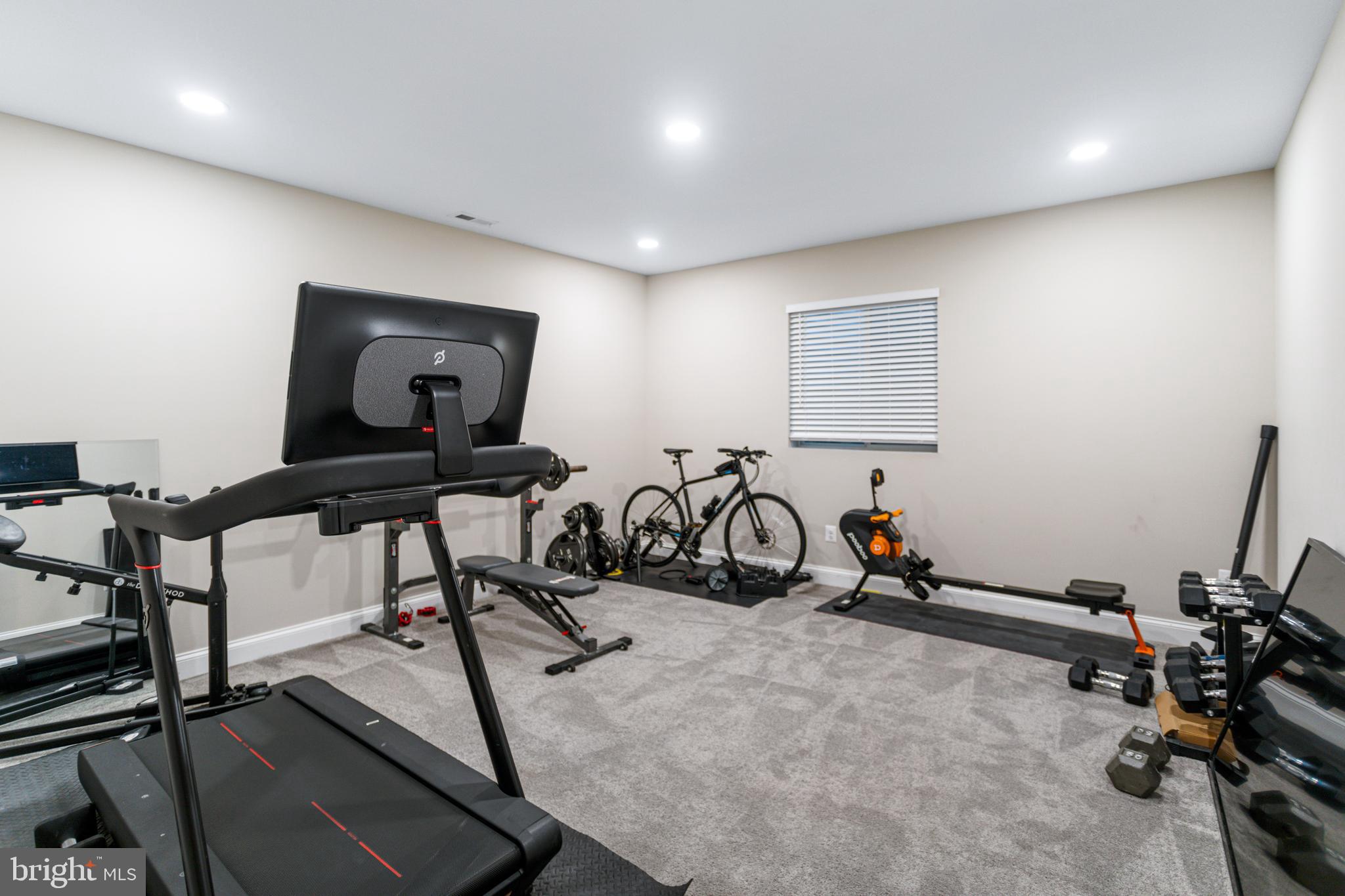 TWIN PONDS - Residential