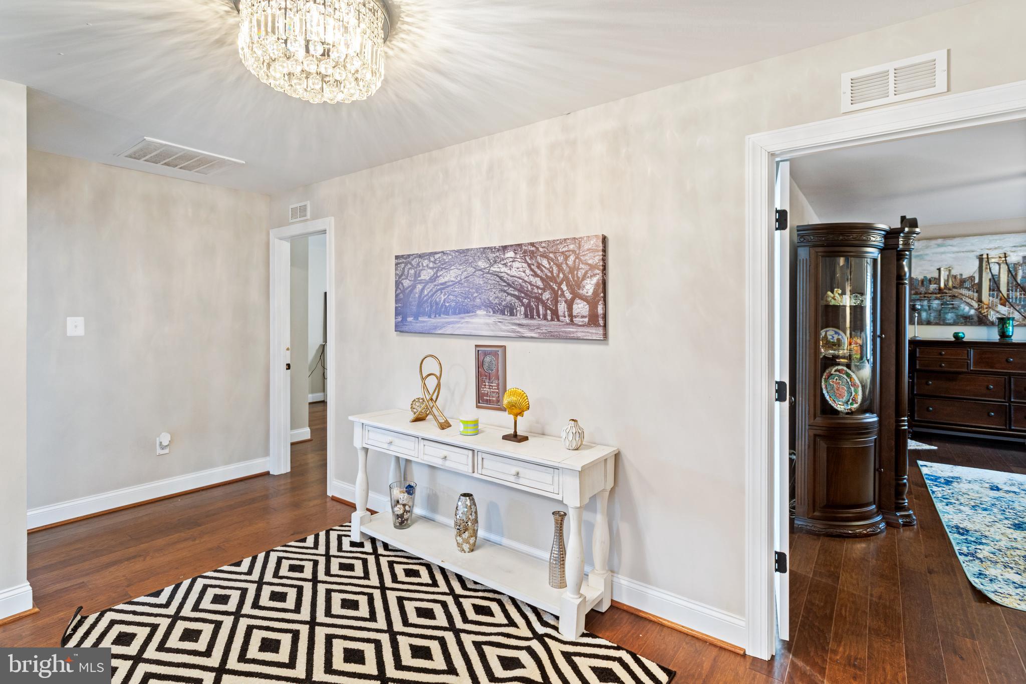 TWIN PONDS - Residential