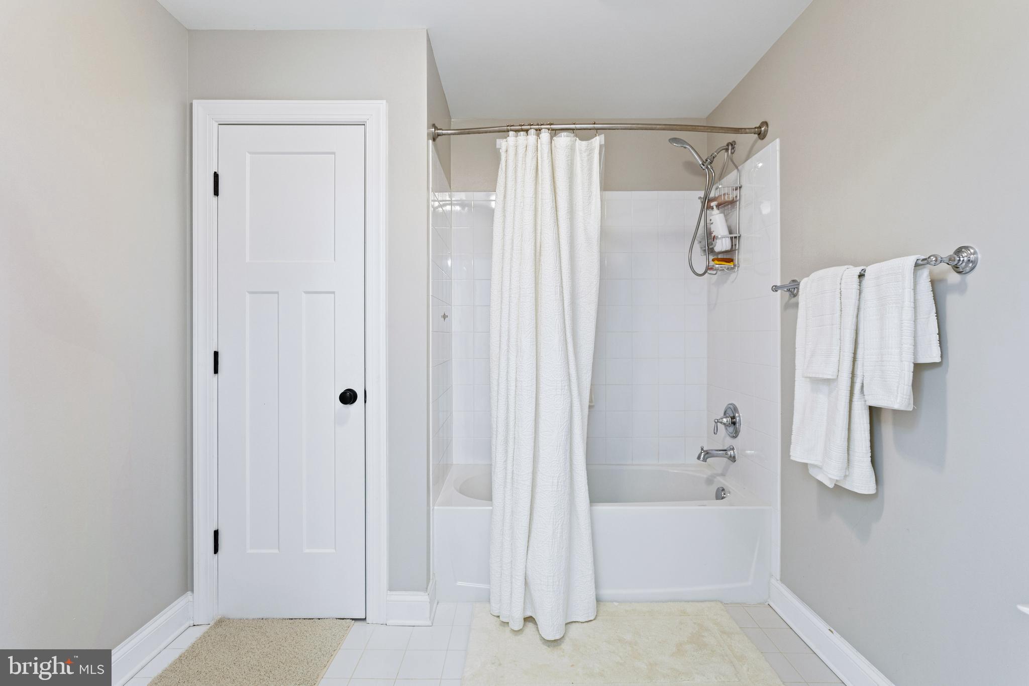 TWIN PONDS - Residential