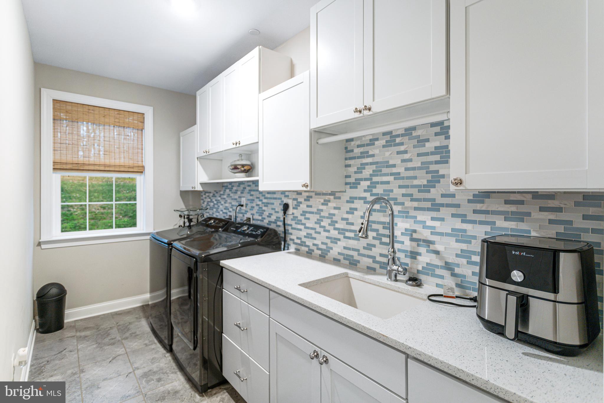 TWIN PONDS - Residential