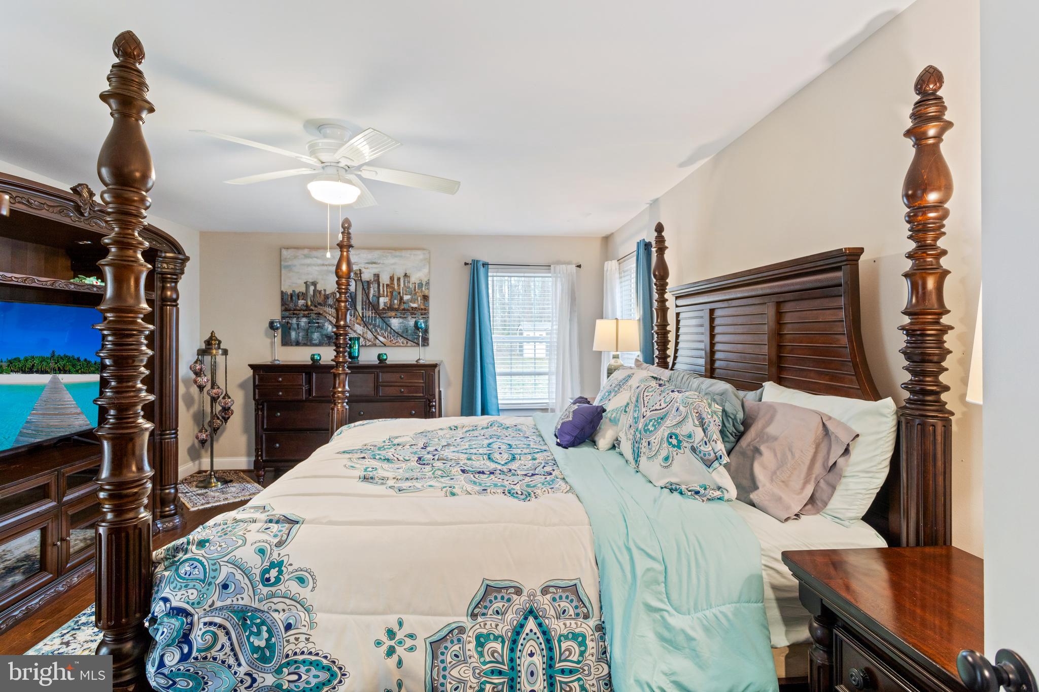 TWIN PONDS - Residential