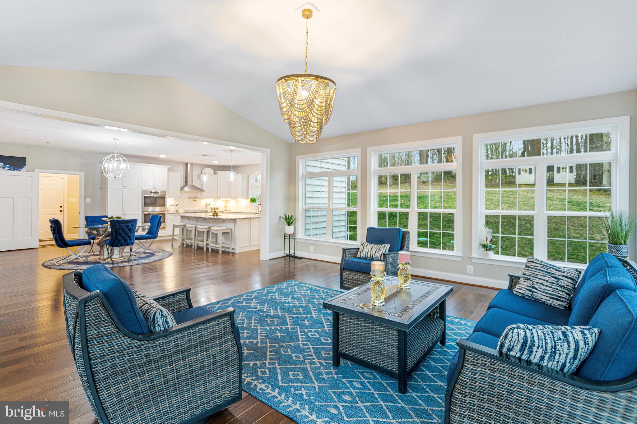 TWIN PONDS - Residential