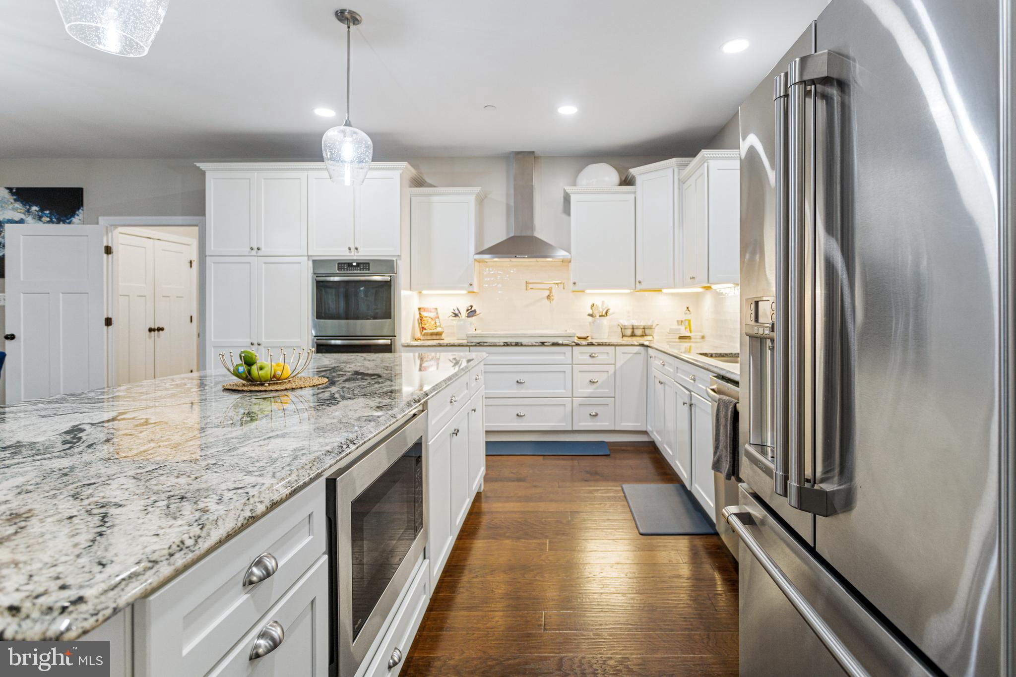 TWIN PONDS - Residential