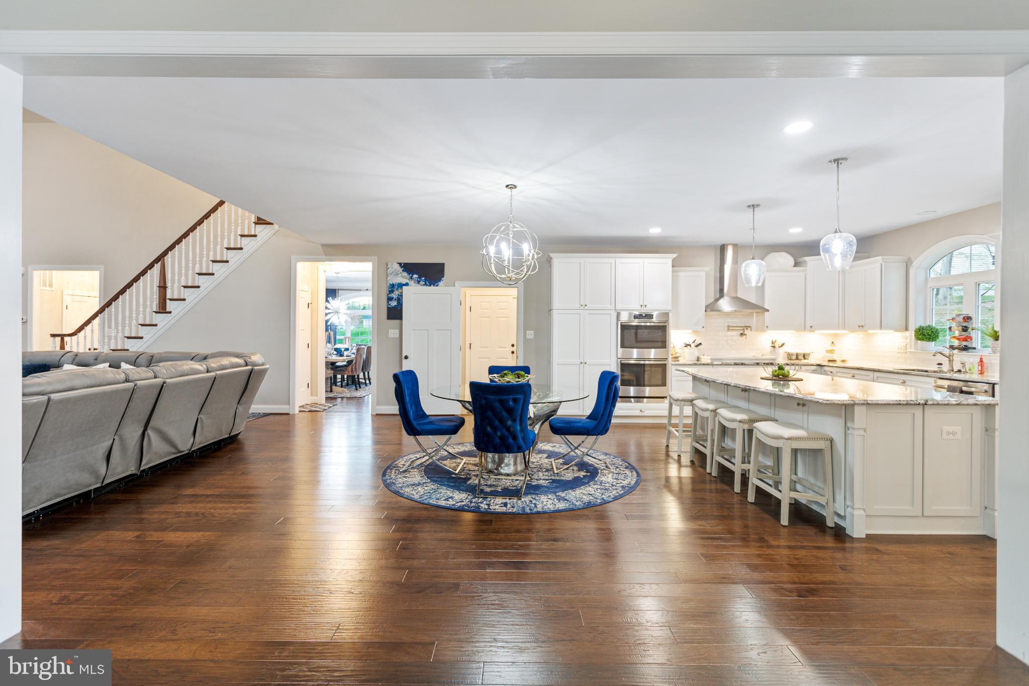 TWIN PONDS - Residential