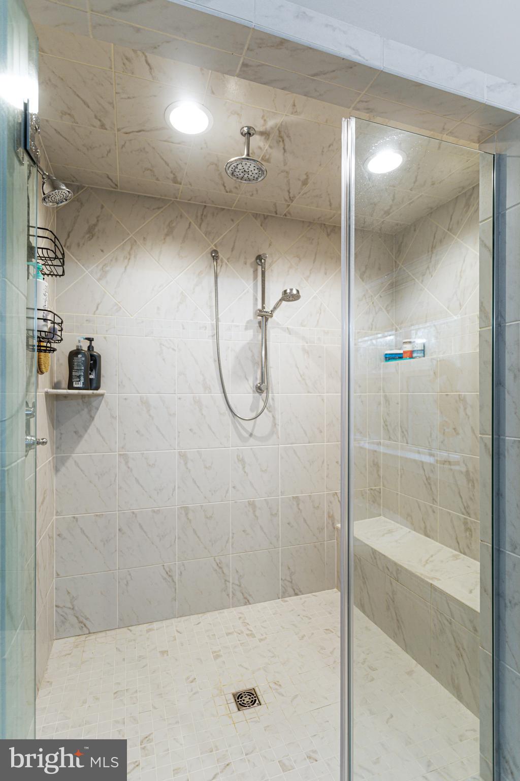 TWIN PONDS - Residential