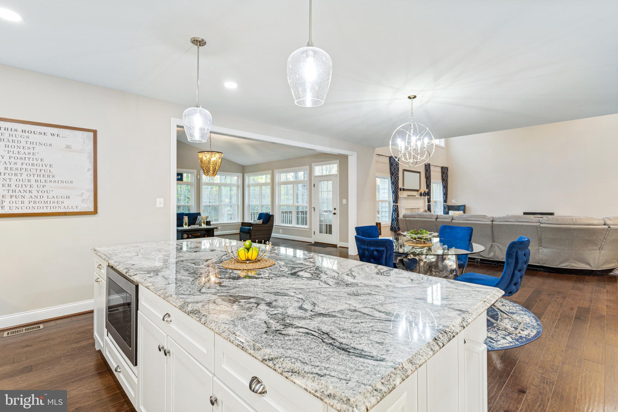 TWIN PONDS - Residential