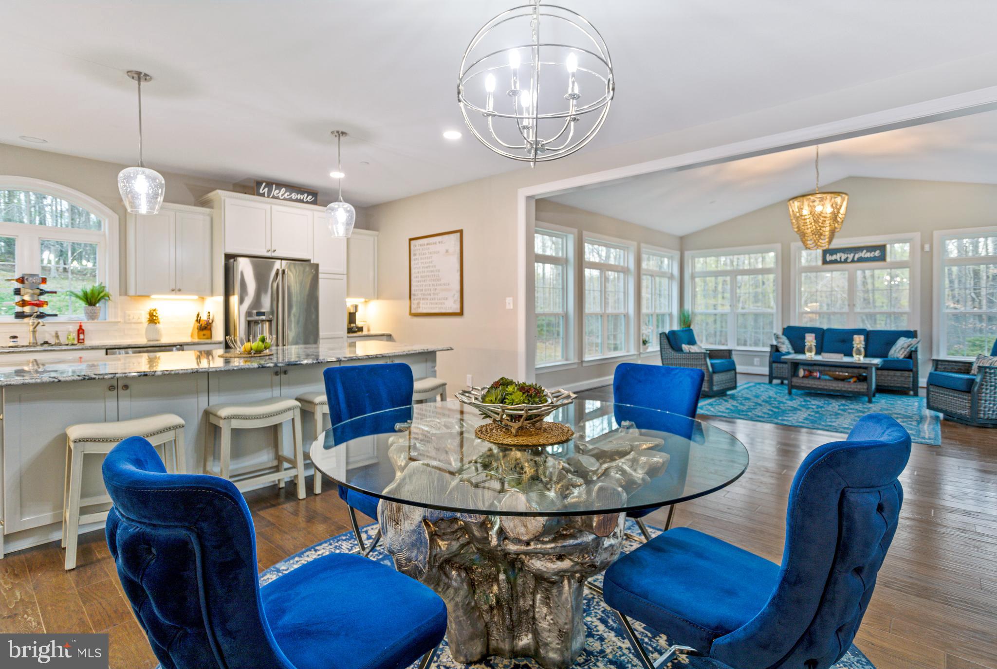 TWIN PONDS - Residential