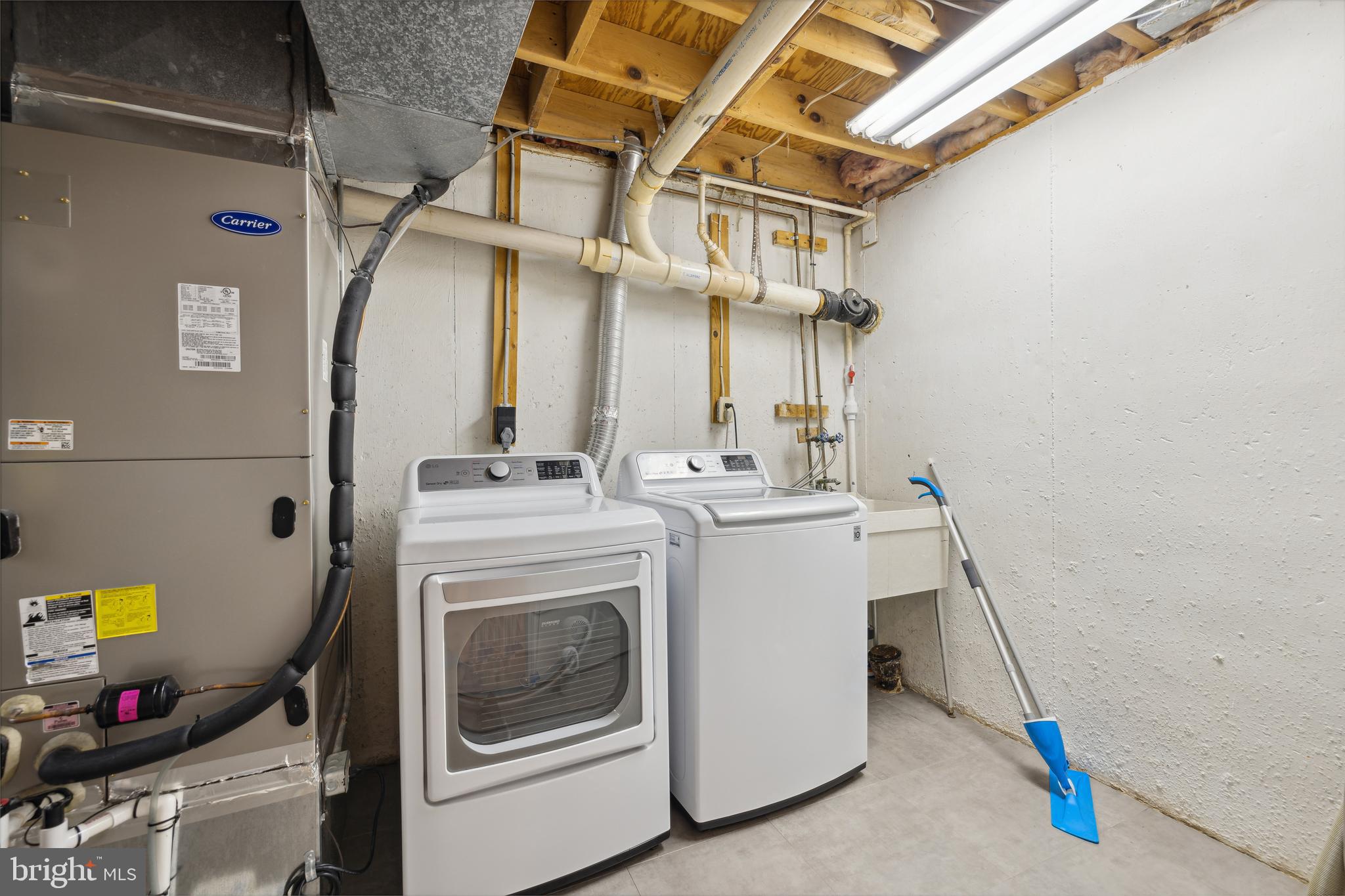 FOUNTAIN VIEW - Residential Lease