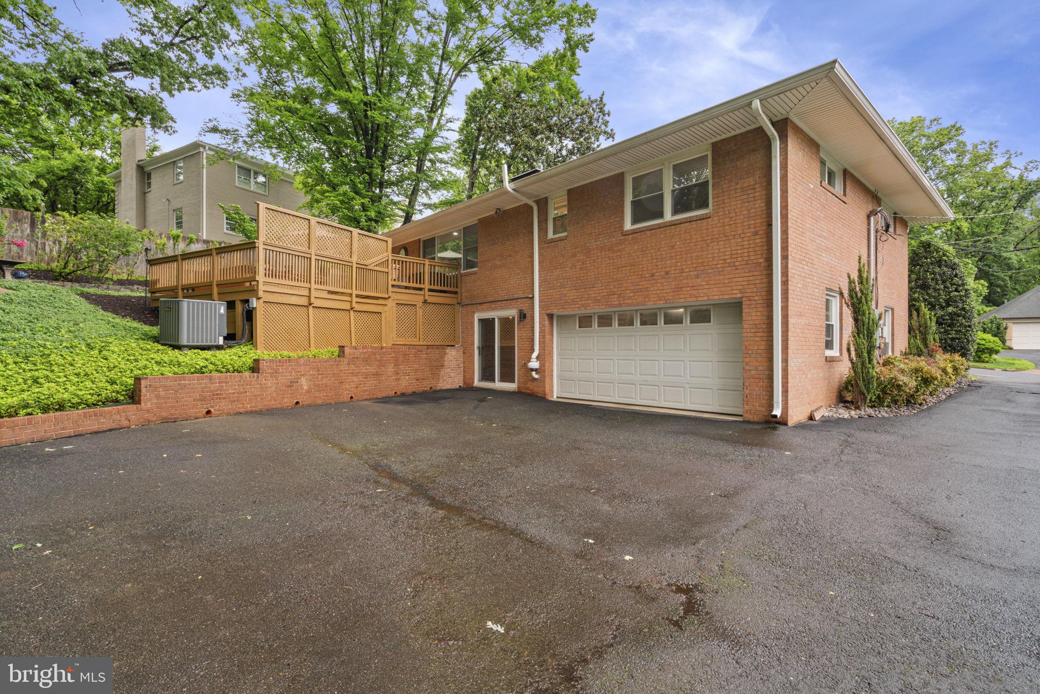 BRIAR RIDGE - Residential