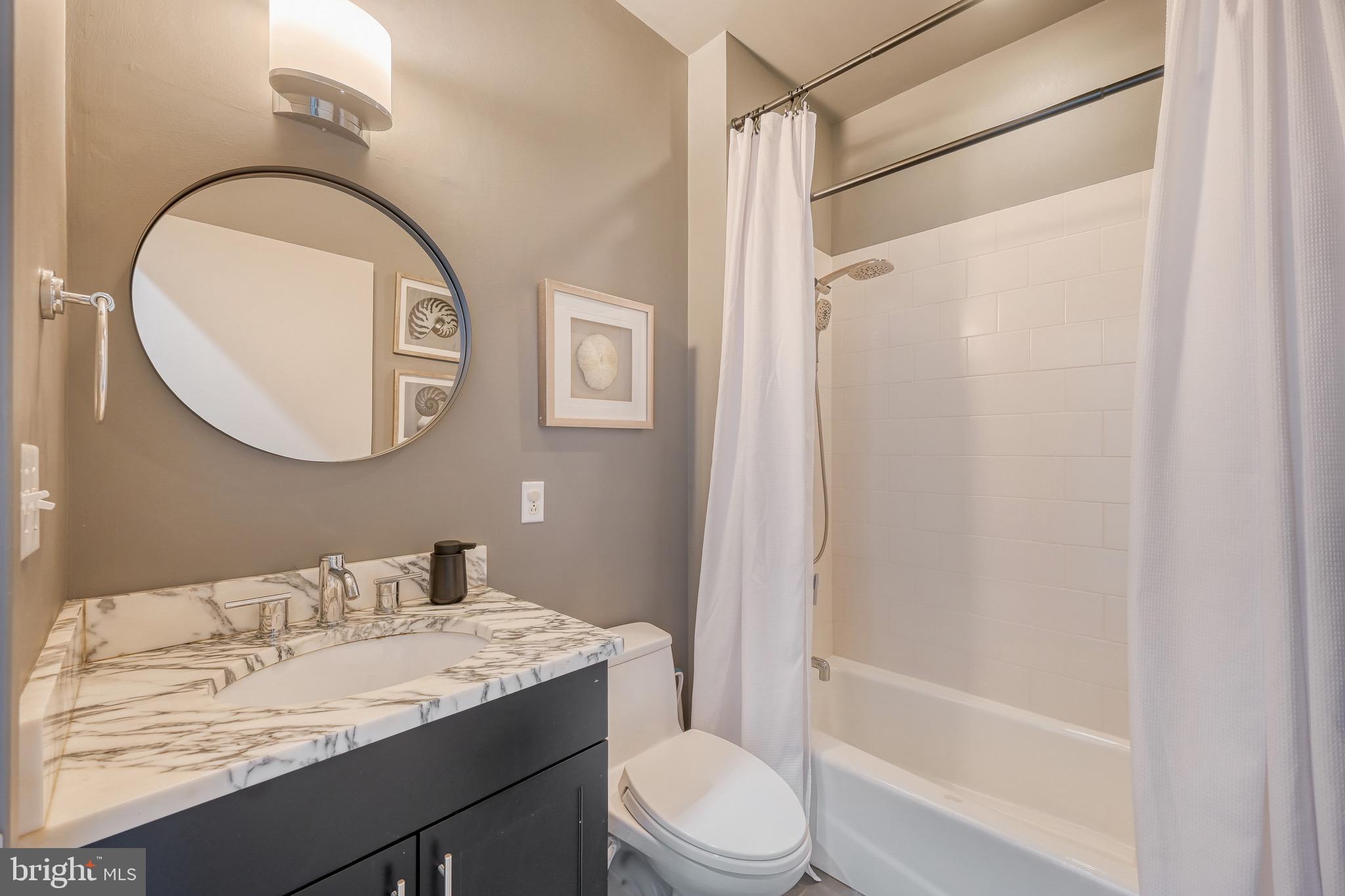 LOCUST POINT - Residential