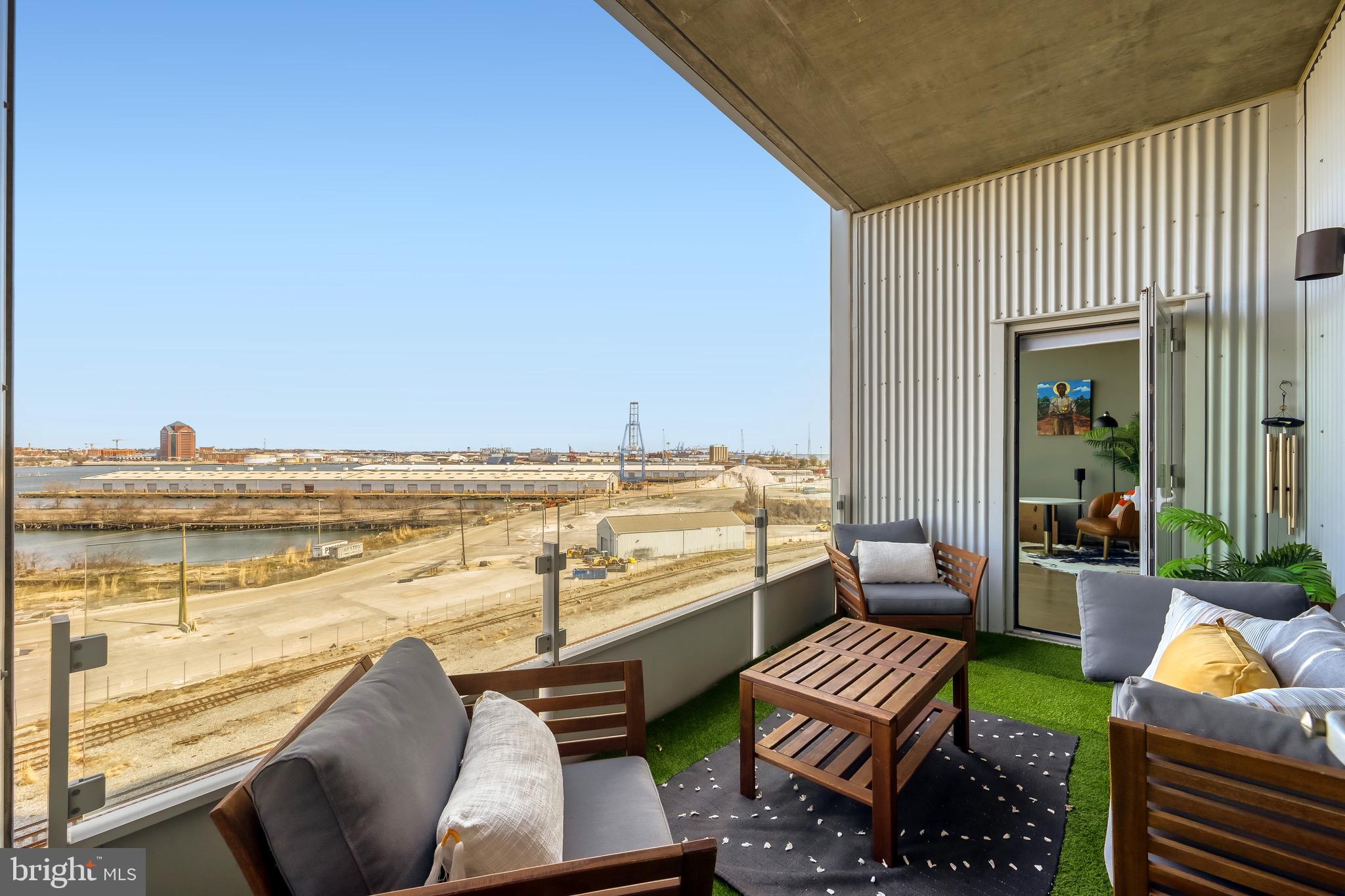 LOCUST POINT - Residential