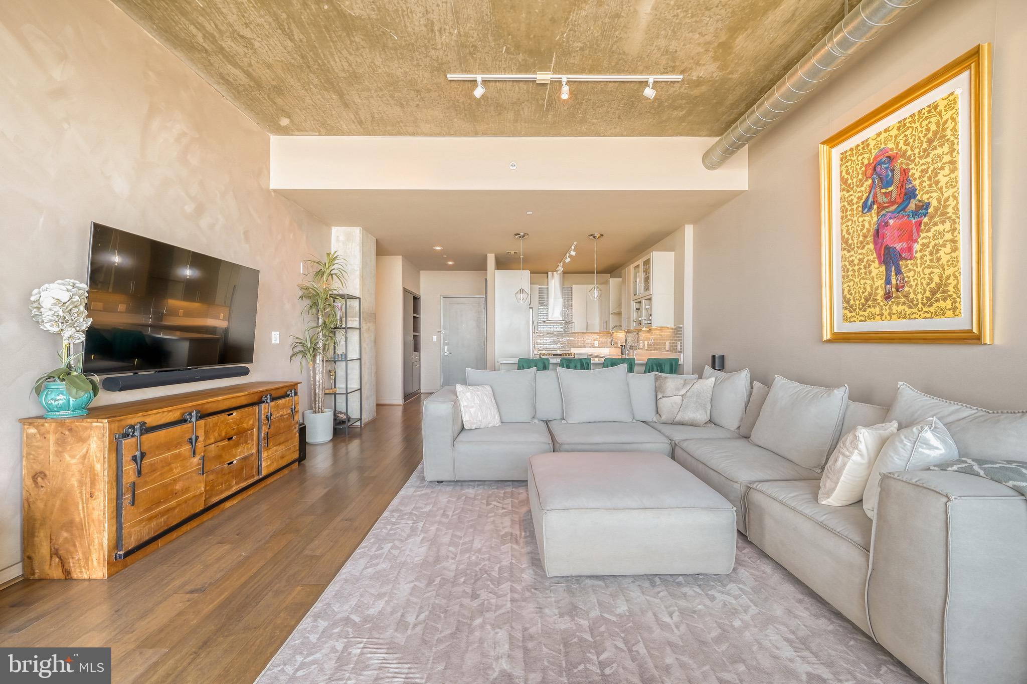 LOCUST POINT - Residential