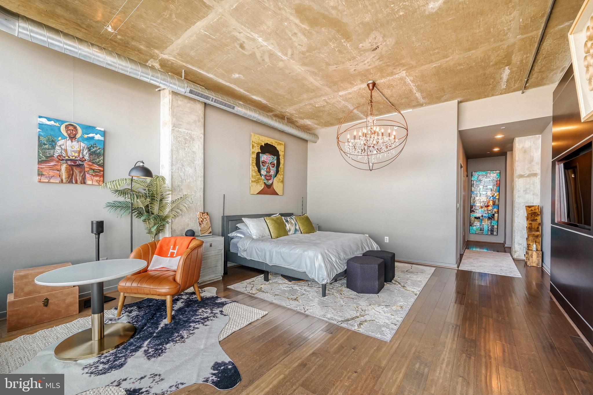 LOCUST POINT - Residential