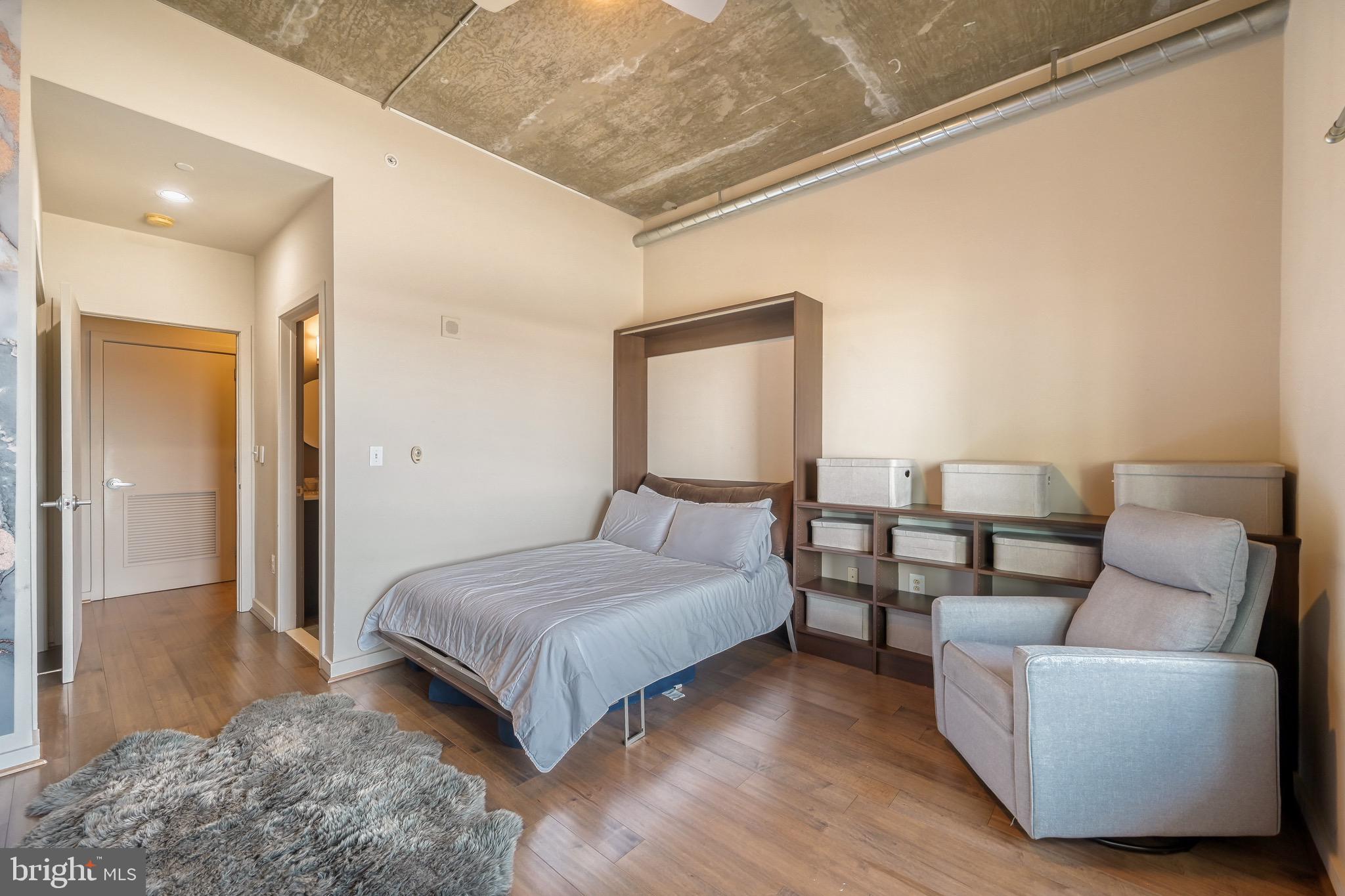 LOCUST POINT - Residential