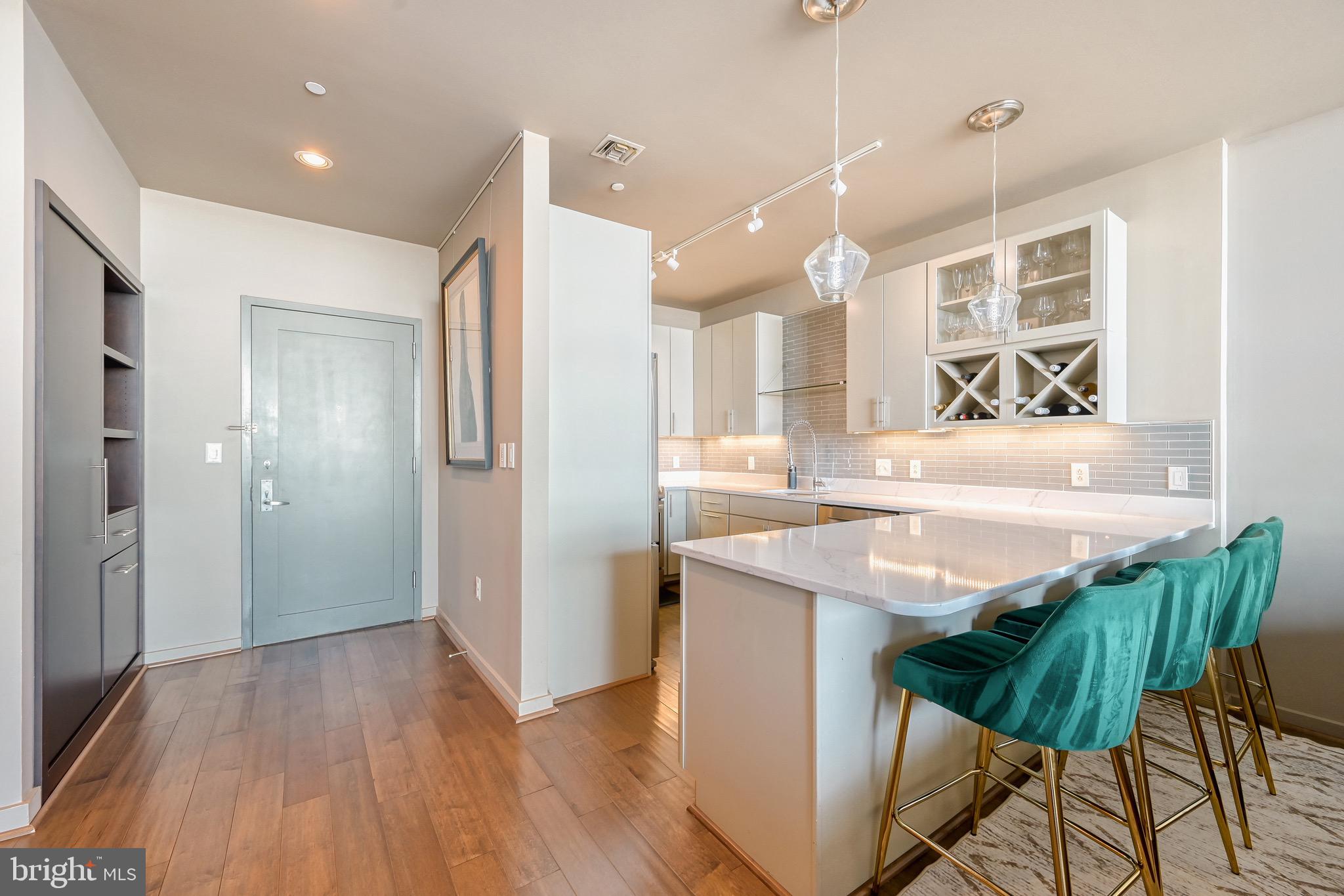 LOCUST POINT - Residential