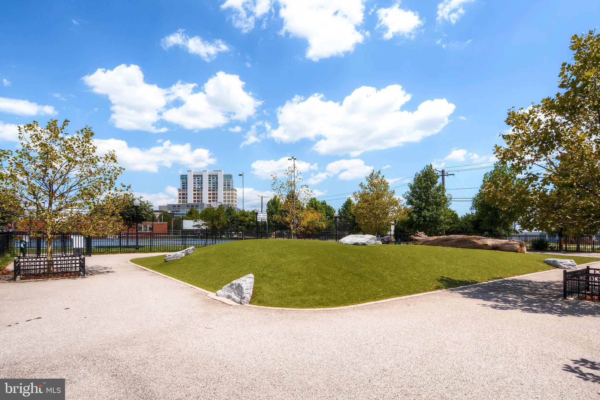 LOCUST POINT - Residential