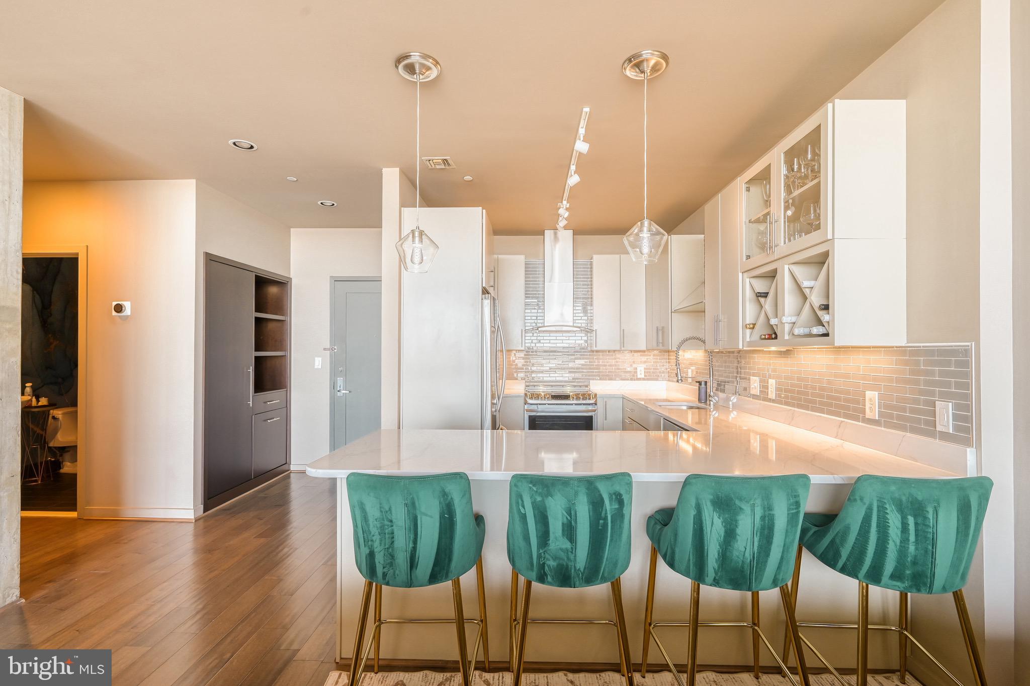 LOCUST POINT - Residential