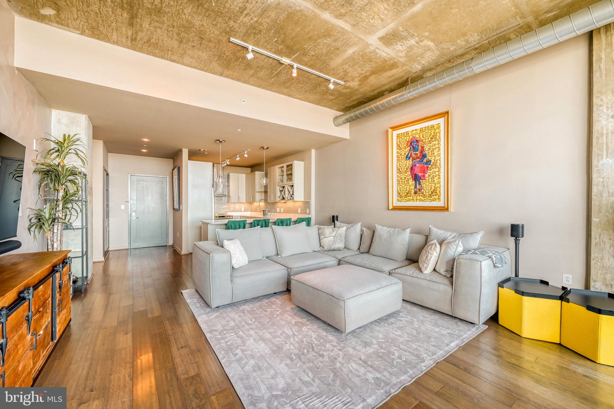 LOCUST POINT - Residential