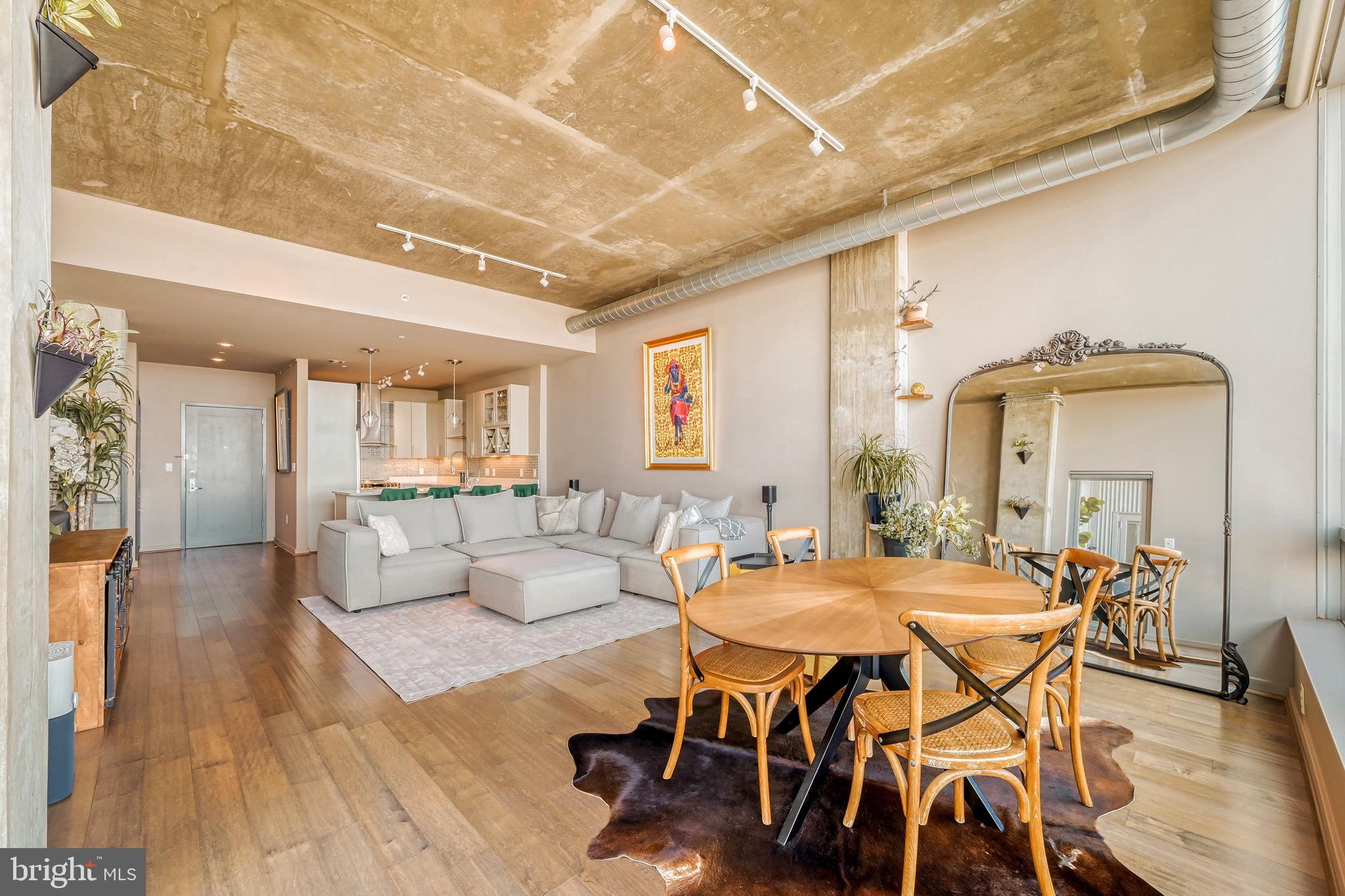 LOCUST POINT - Residential