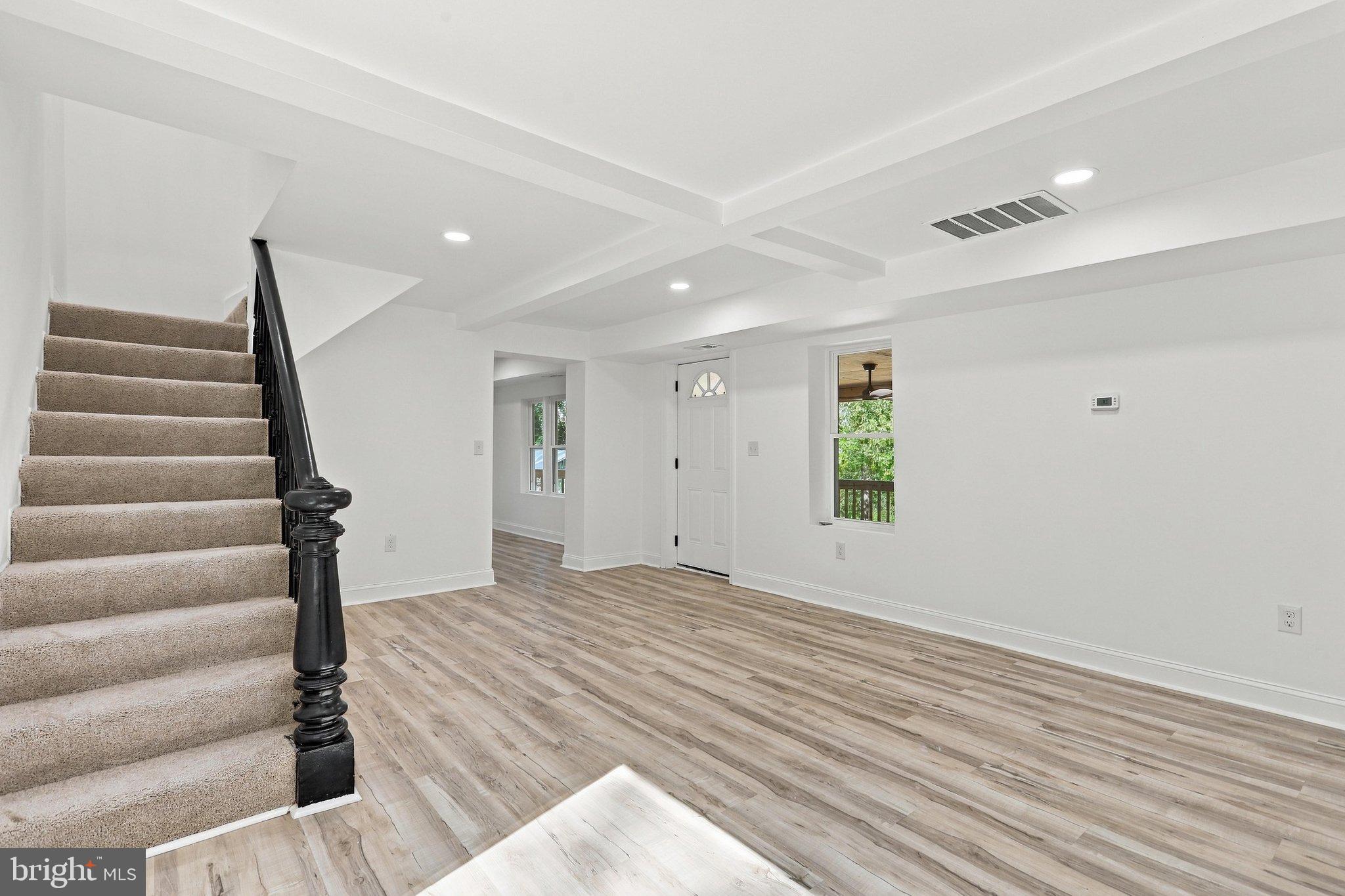8080 LINCOLN WAY E