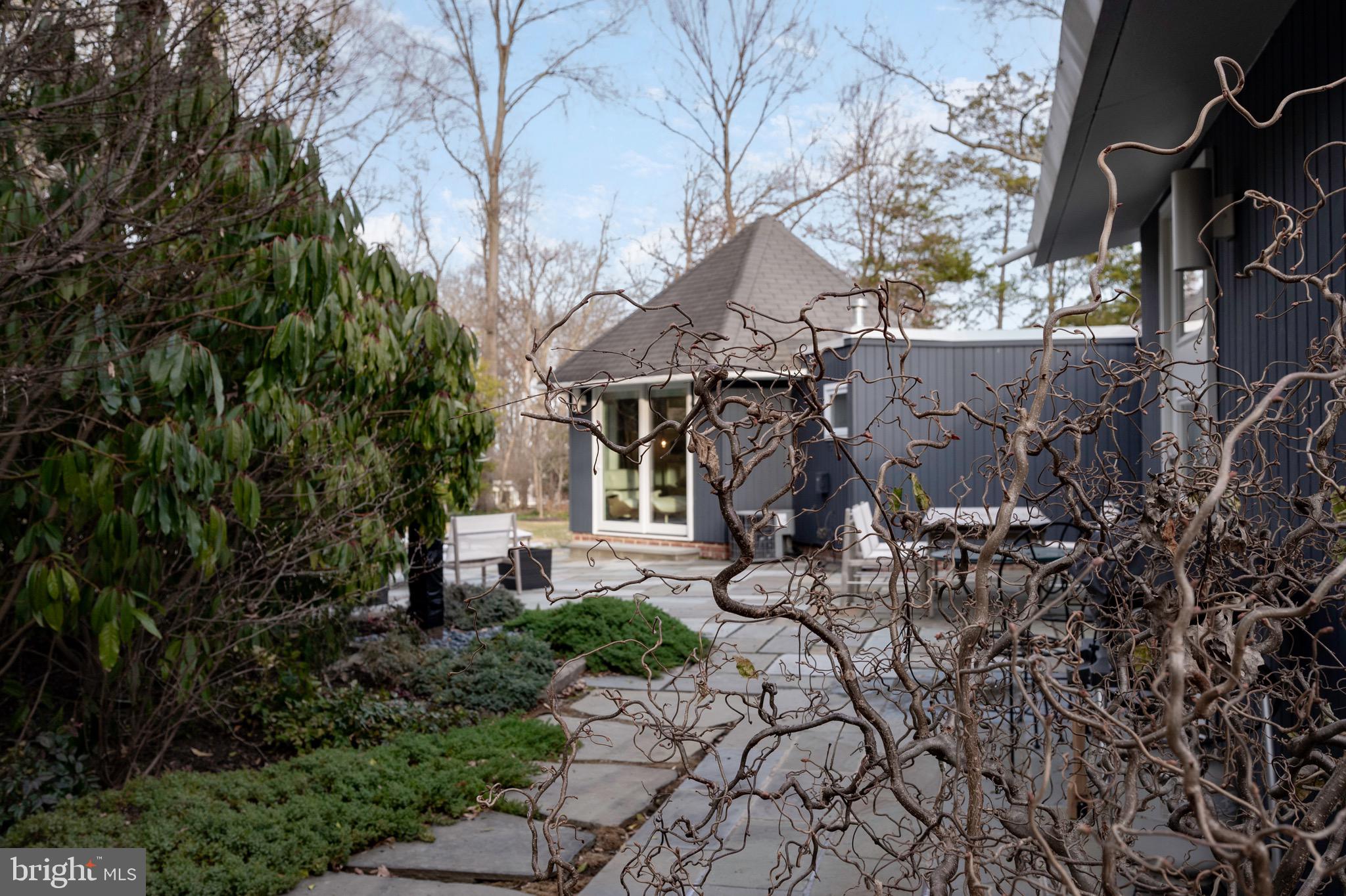 HOLLIN HILLS - Residential