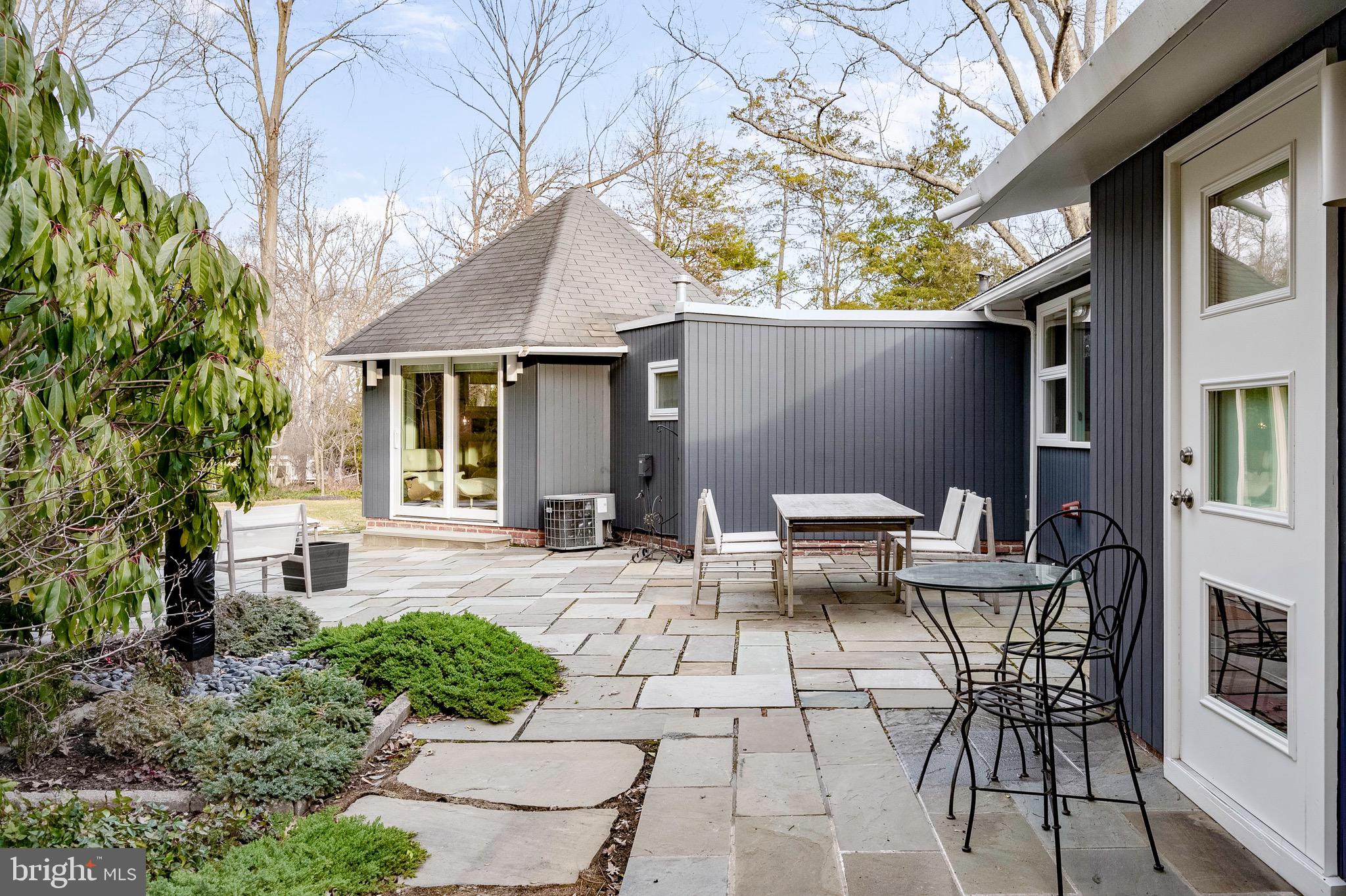 HOLLIN HILLS - Residential