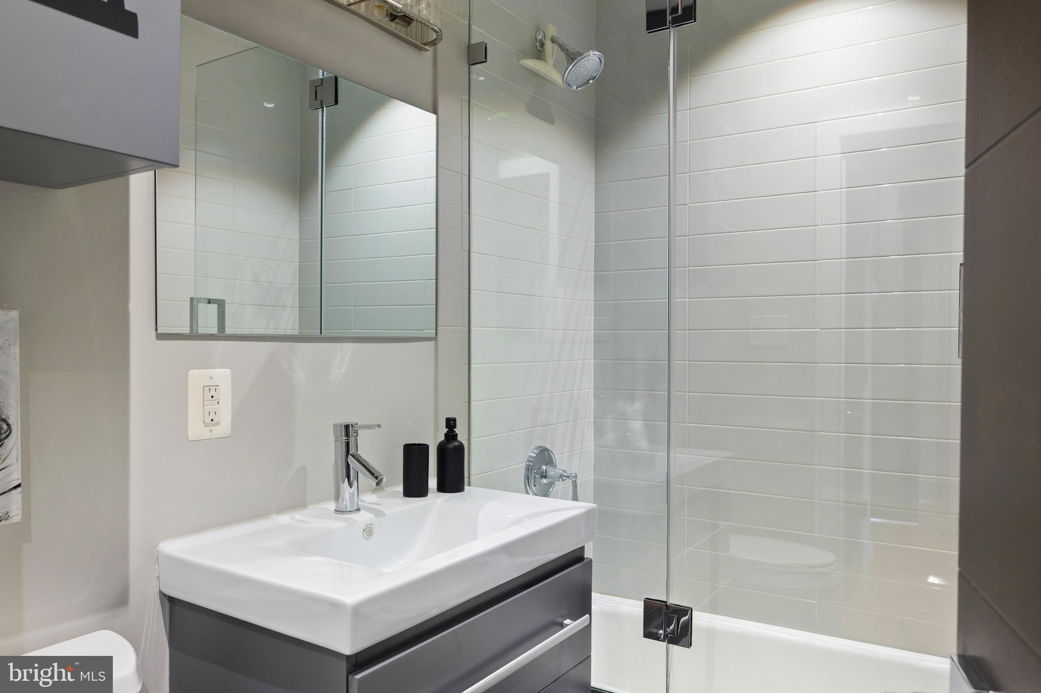 HOLLIN HILLS - Residential