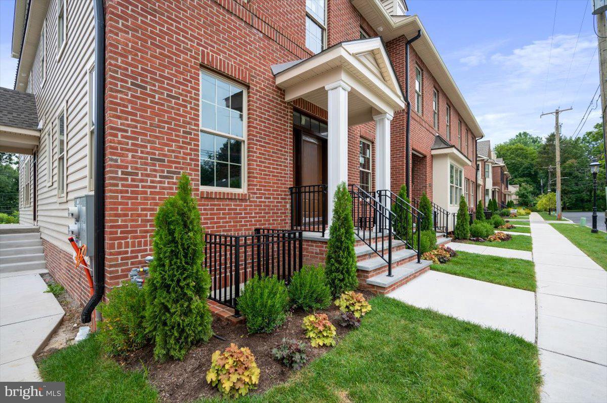 262 W ASHLAND STREET