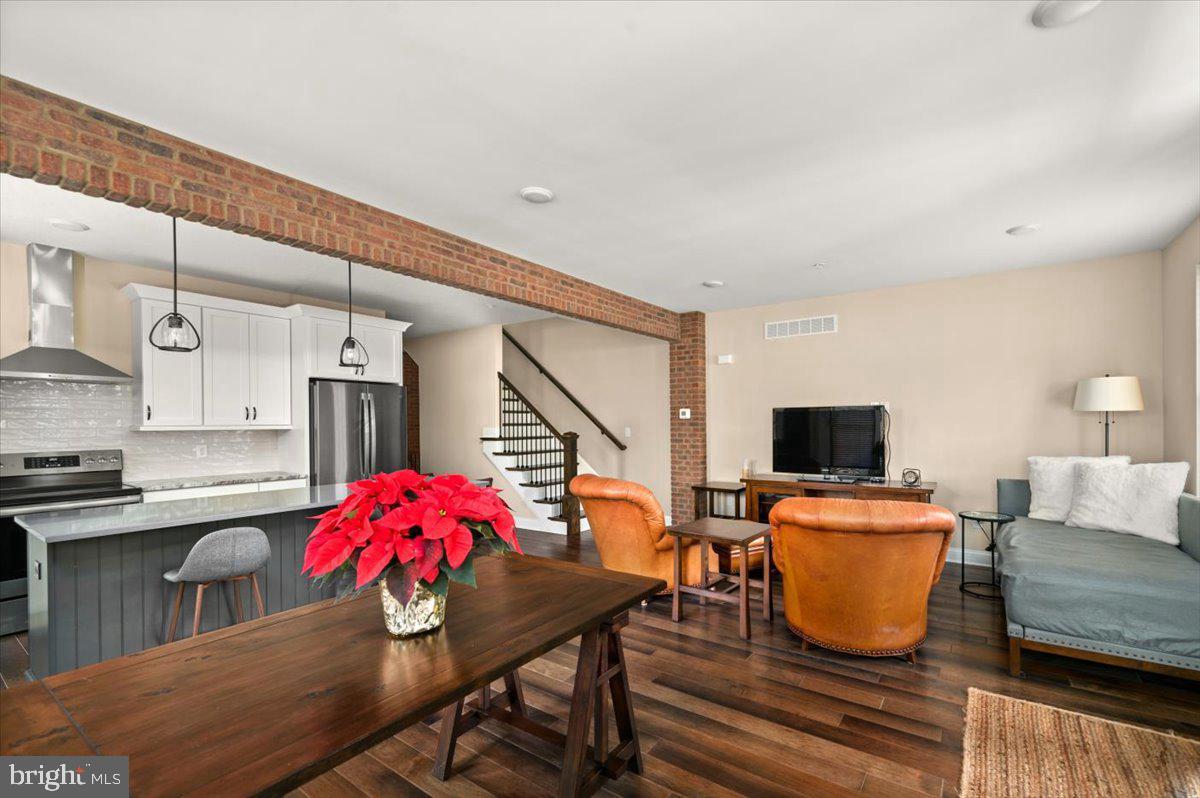 262 W ASHLAND STREET