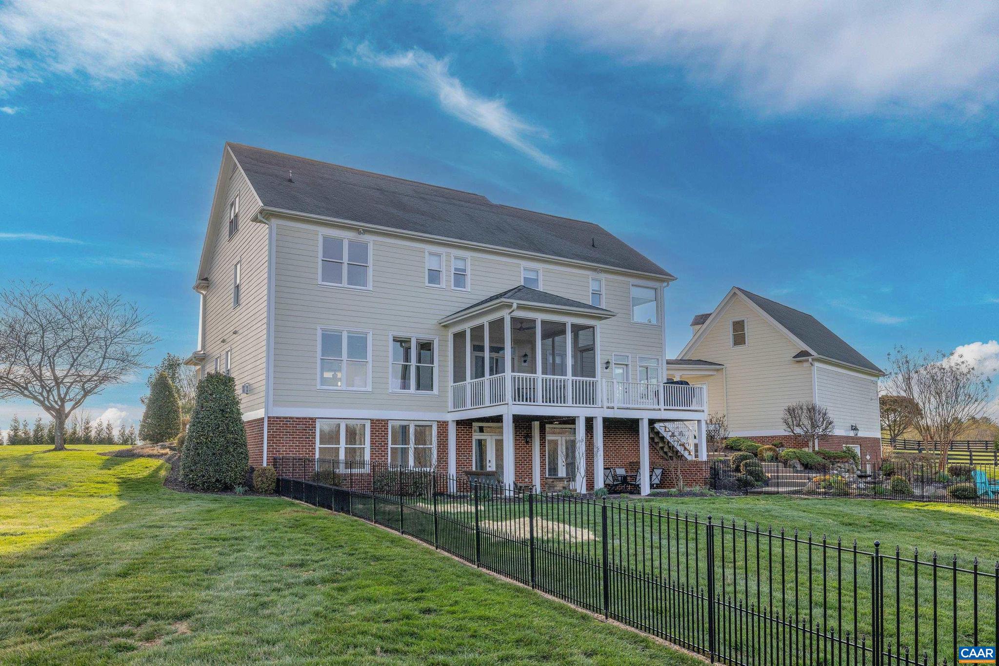 SUNRISE FARM - Residential