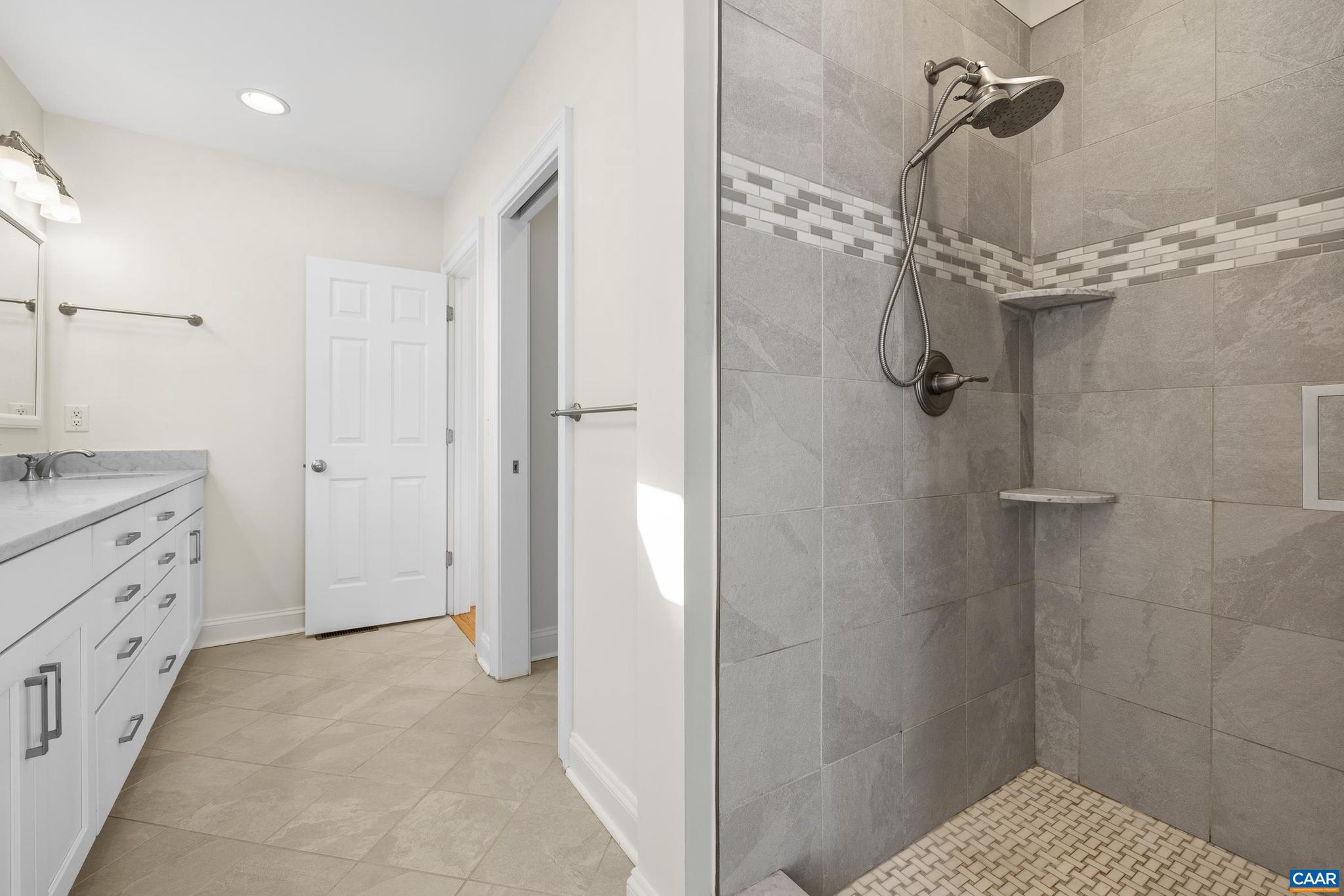 SUNRISE FARM - Residential